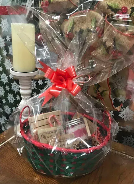 Bottle of MediHerb Metabol Complex tablets with cinnamon sticks and powder.