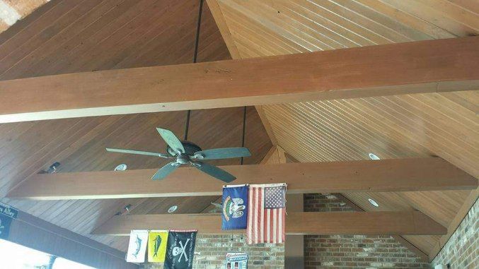 A ceiling fan is hanging from the ceiling of a room.