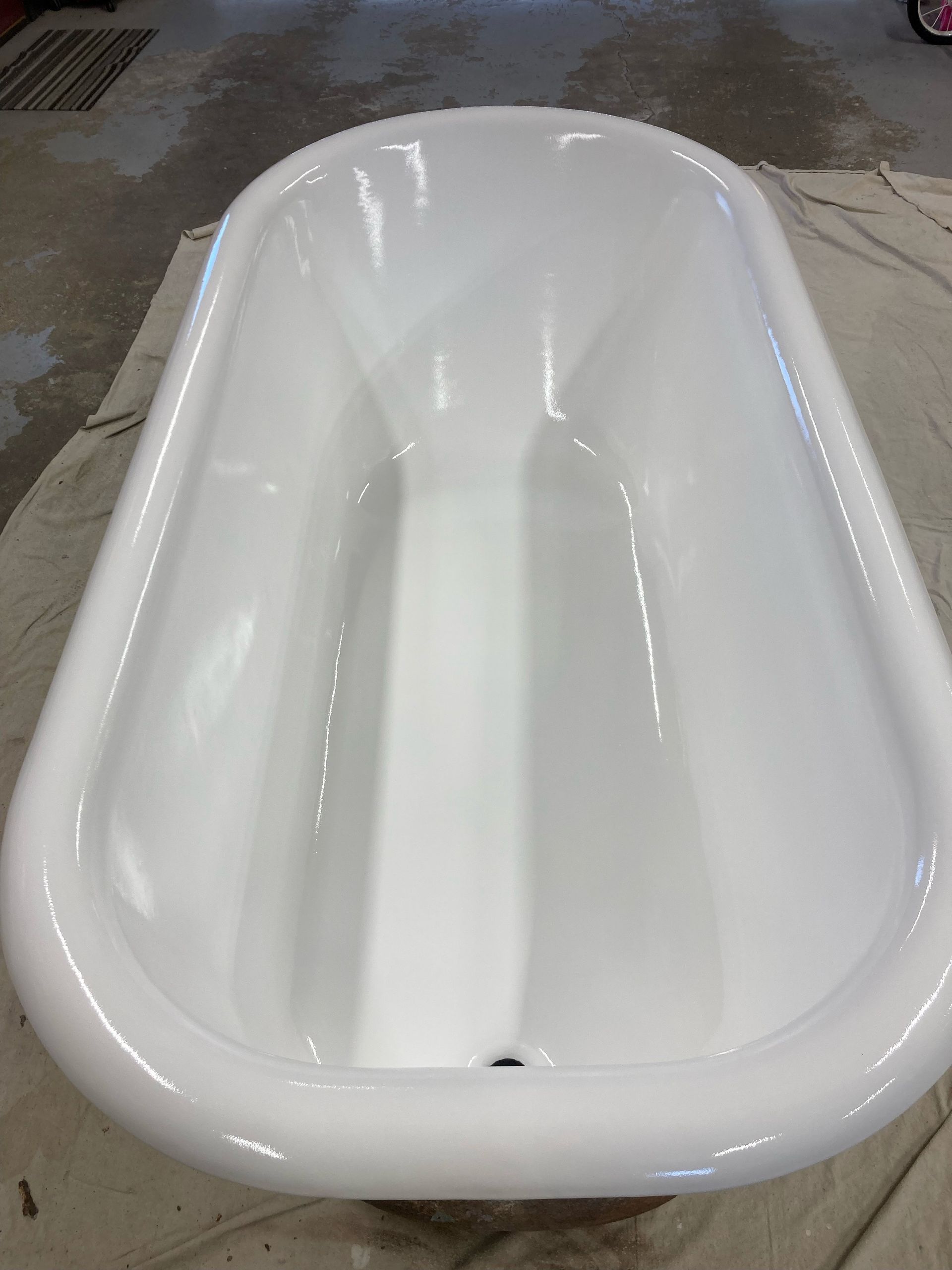 After Cleaning of Solo Bathtub - Central Illinois | Surface Savers
