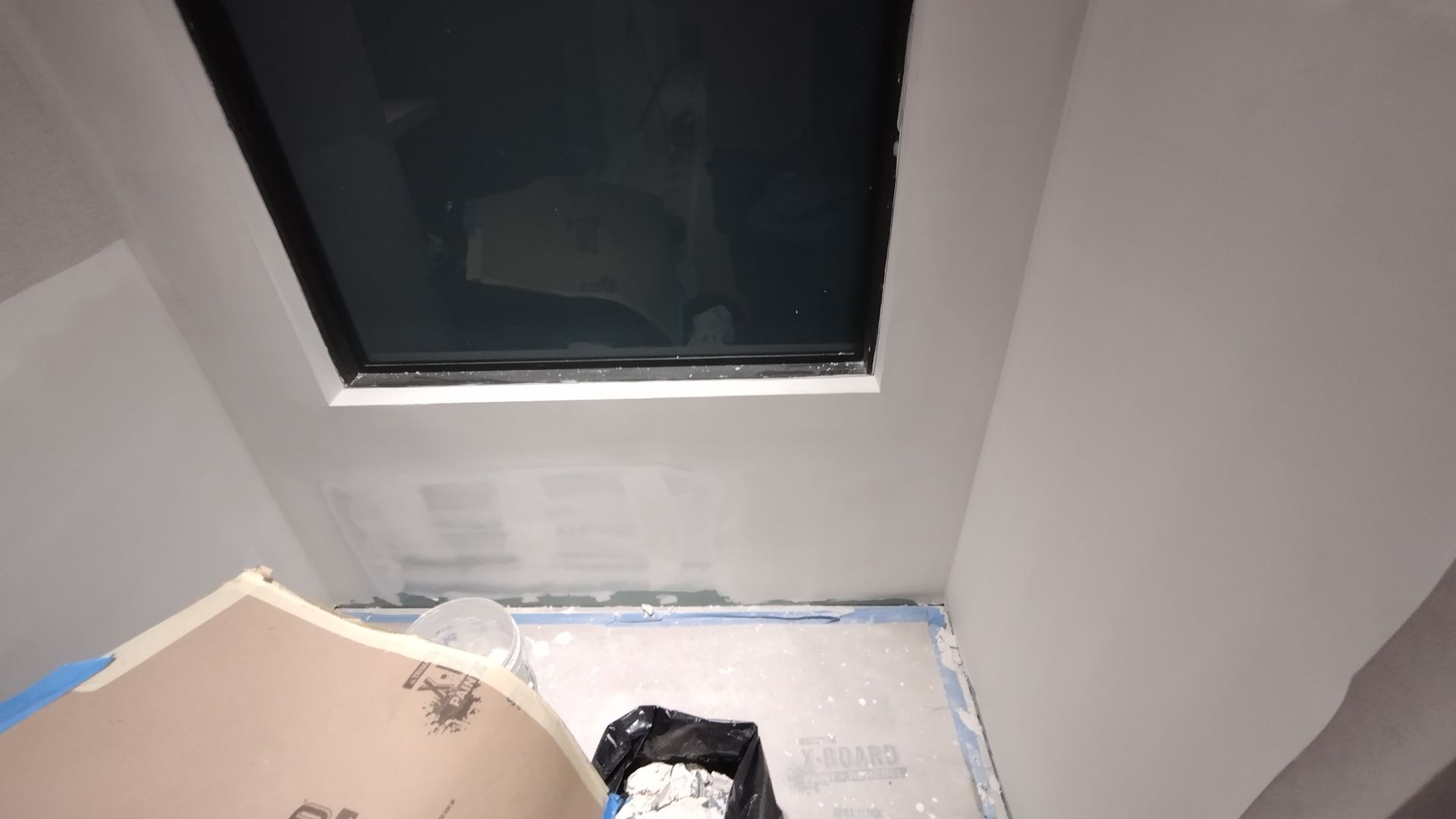 A room with a skylight and a window in the ceiling.