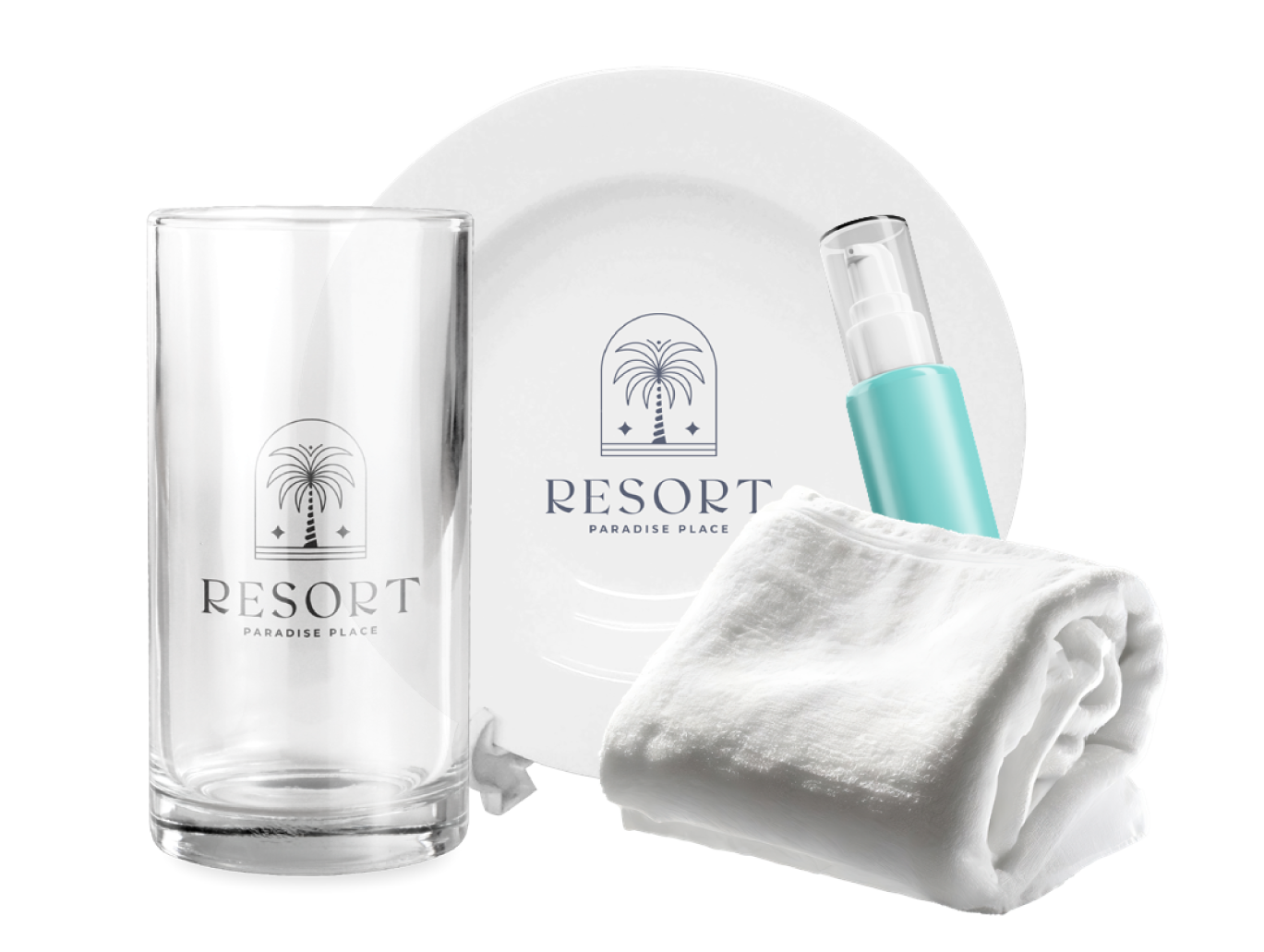 Un vaso, un plato, una botella de spray y una toalla con el logo de un resort, sobre un fondo blanco.