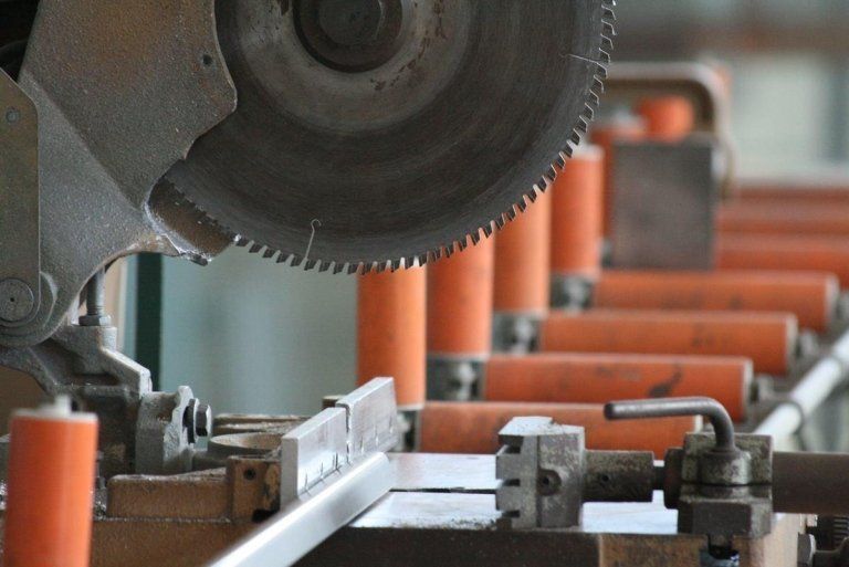 taglio ferro e metalli