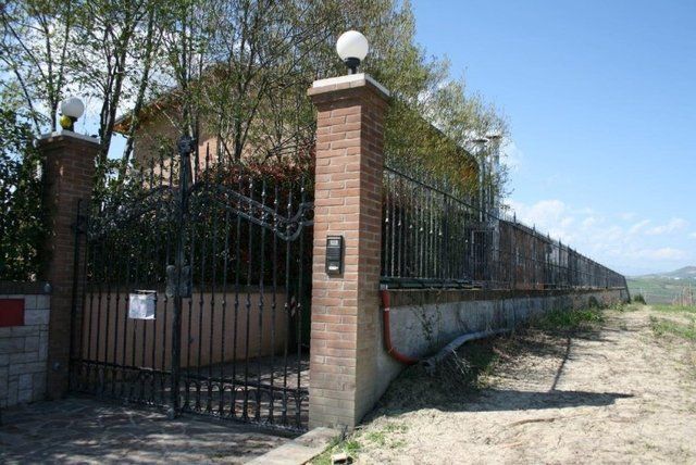 cancello ad ante battenti