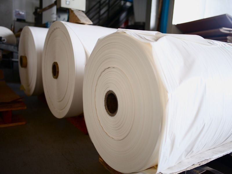 tre bobine in plastica