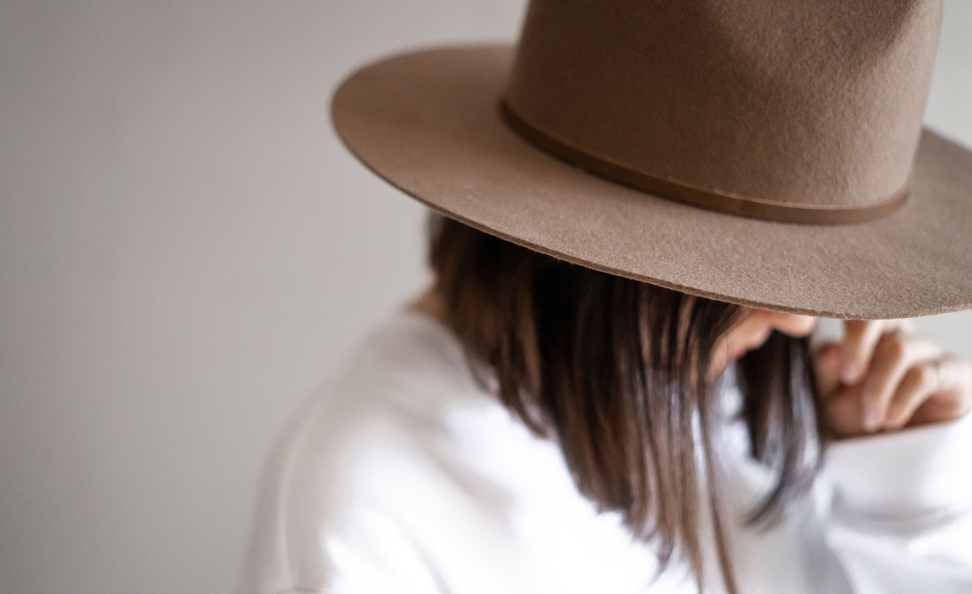 woman wearing hat