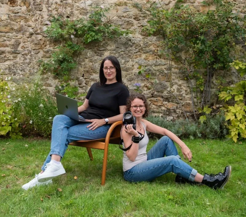 Marie Orange, webdesigner, et Gwendoline Chopineau, photographe