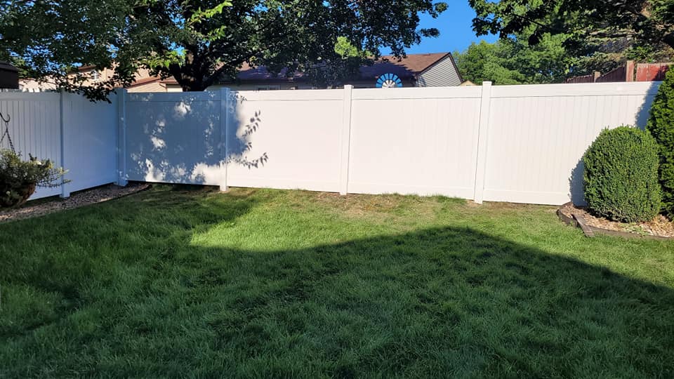 white vinyl fence Illinois fence company