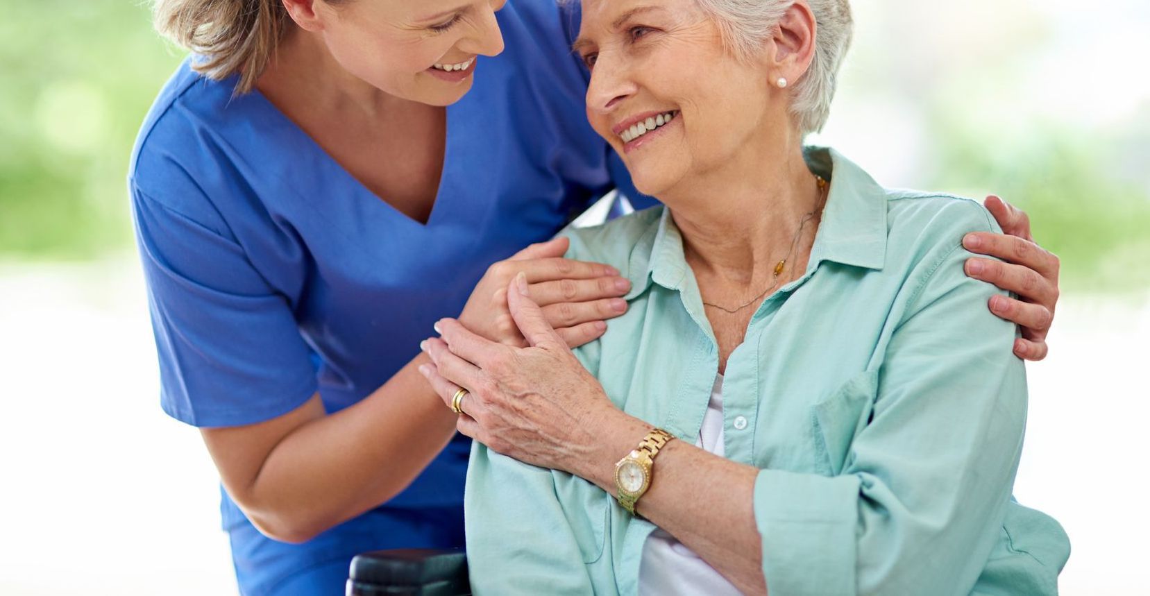 quattro stampelle di diversi colori