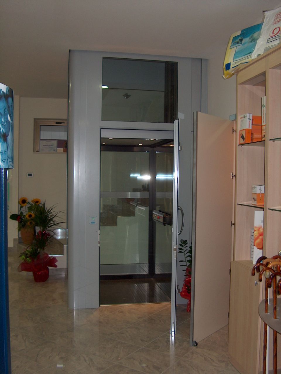 ascensori e montacarichi interni per strutture pubbliche