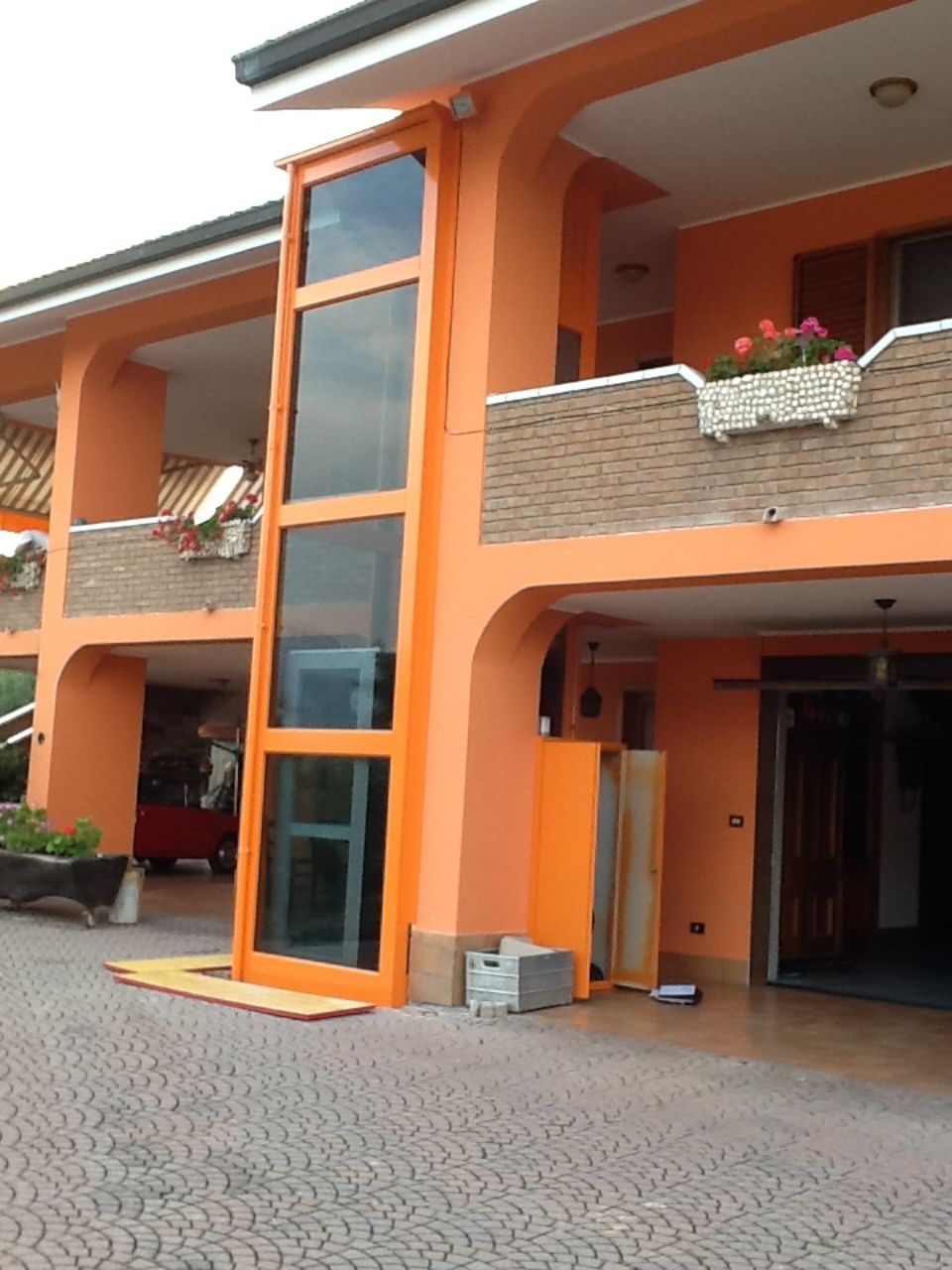 montaggio montacarichi esterni