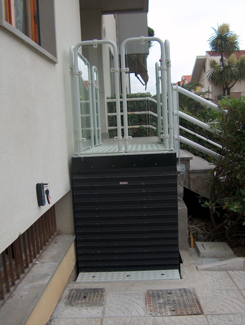 installazione montacarichi esterni