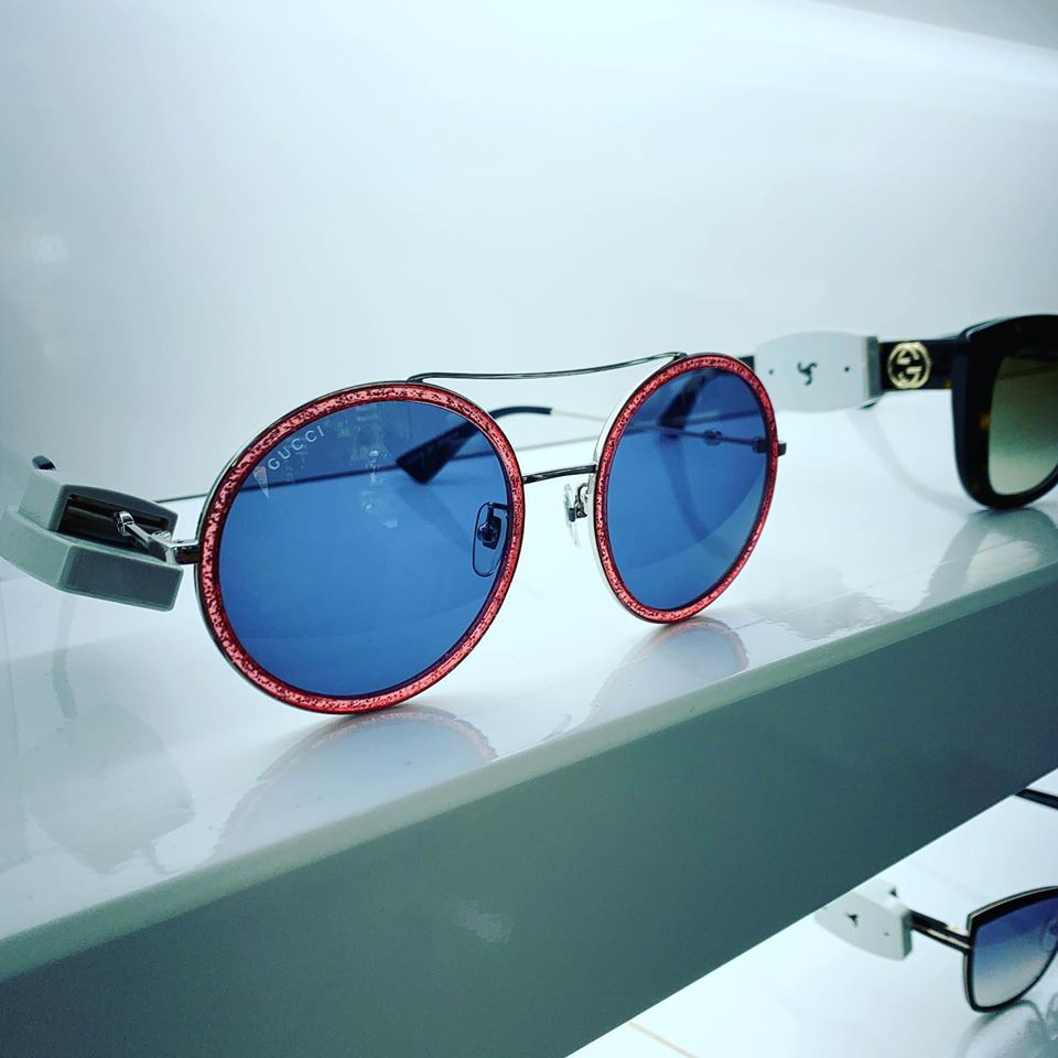 occhiali da sole blu