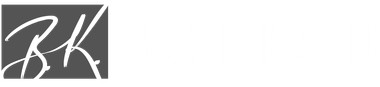 BK-Monogramm-Logo in Weiß auf einem dunkelgrauen Quadrat.