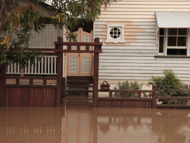 Lake Saint Louis gutter company, leaking gutter, pooling water