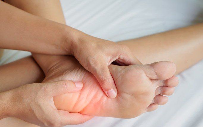 Person with foot pain in need of a podiatrist office in Tonawanda, NY
