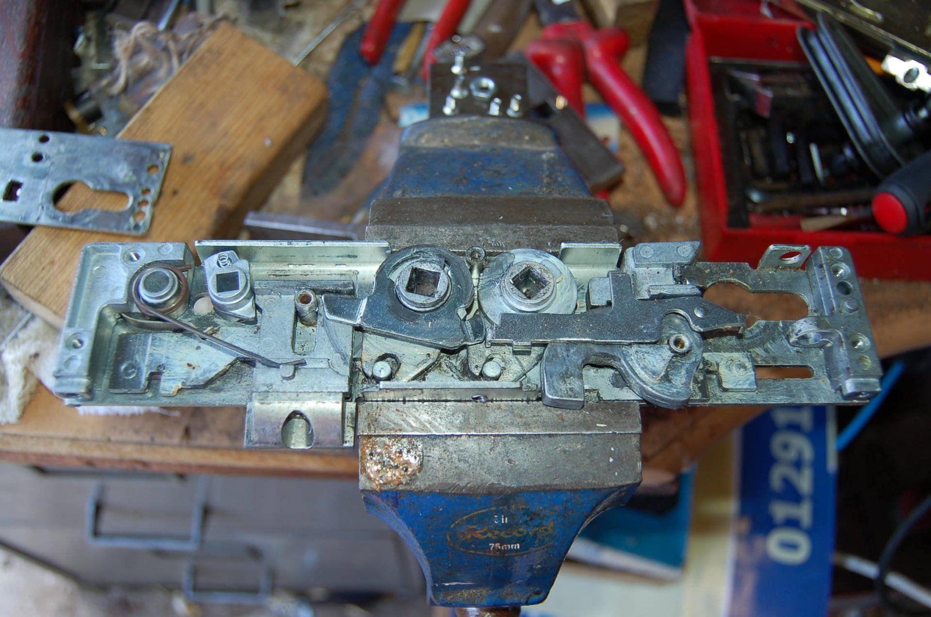 Internal workings of a upvc door lock paul easton locksmiths