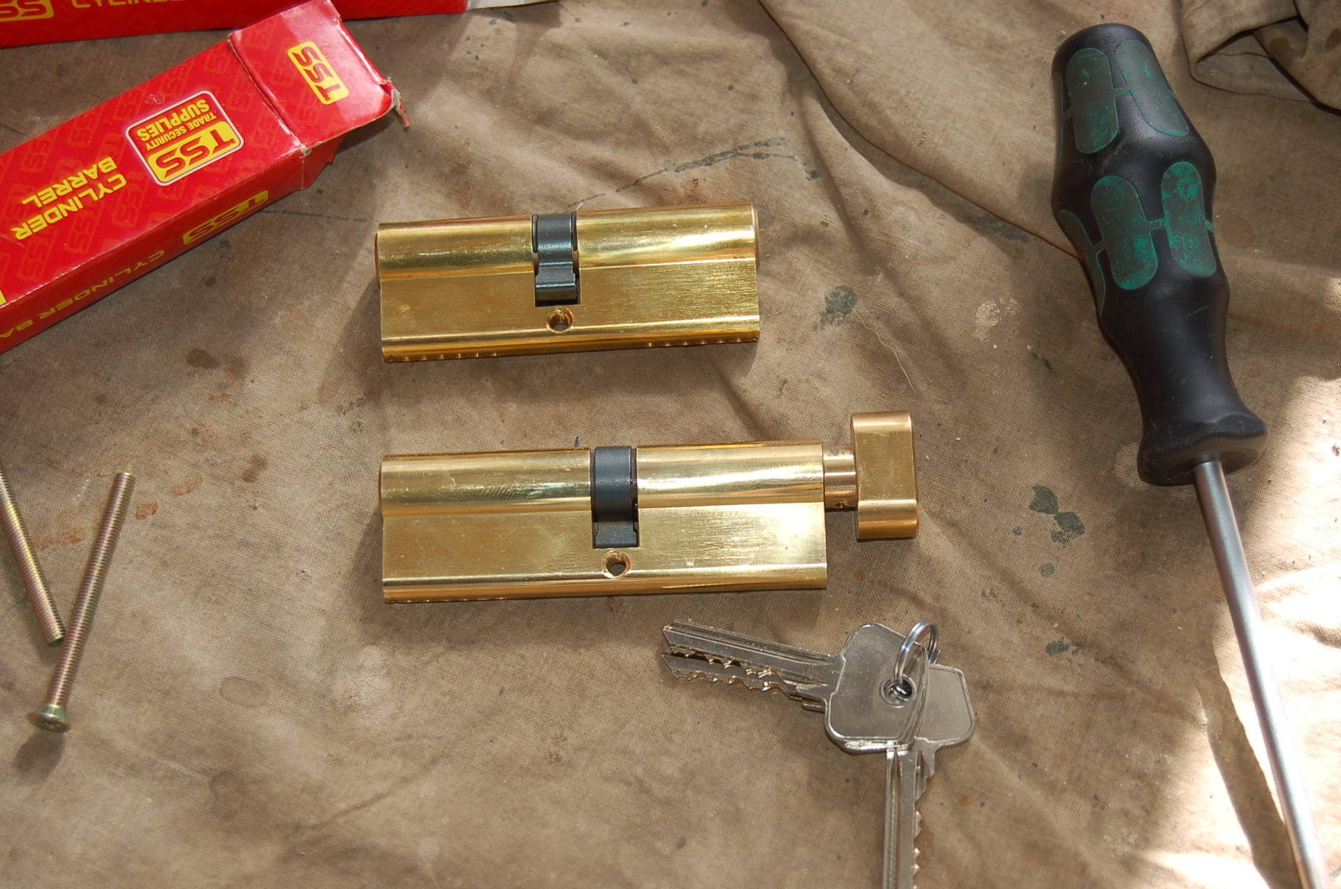 Thumbturn lock cj locksmiths