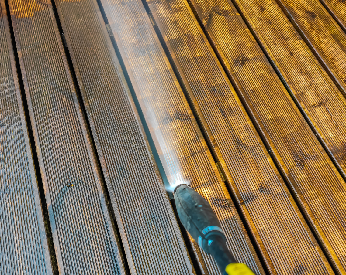 A before and after picture of a gutter on a roof. Roof and gutter cleaning and unblocking