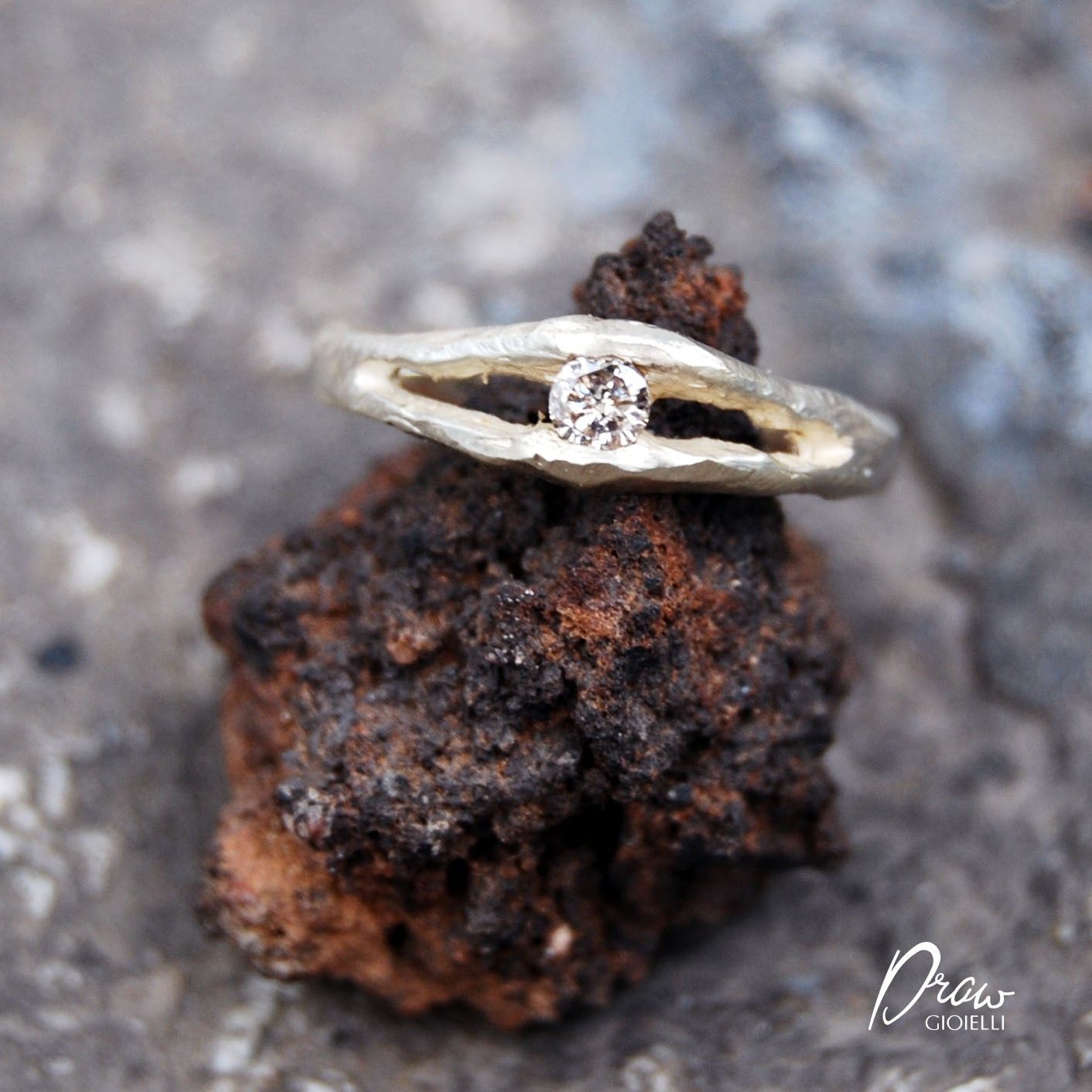 Solitario in oro bianco con diamante