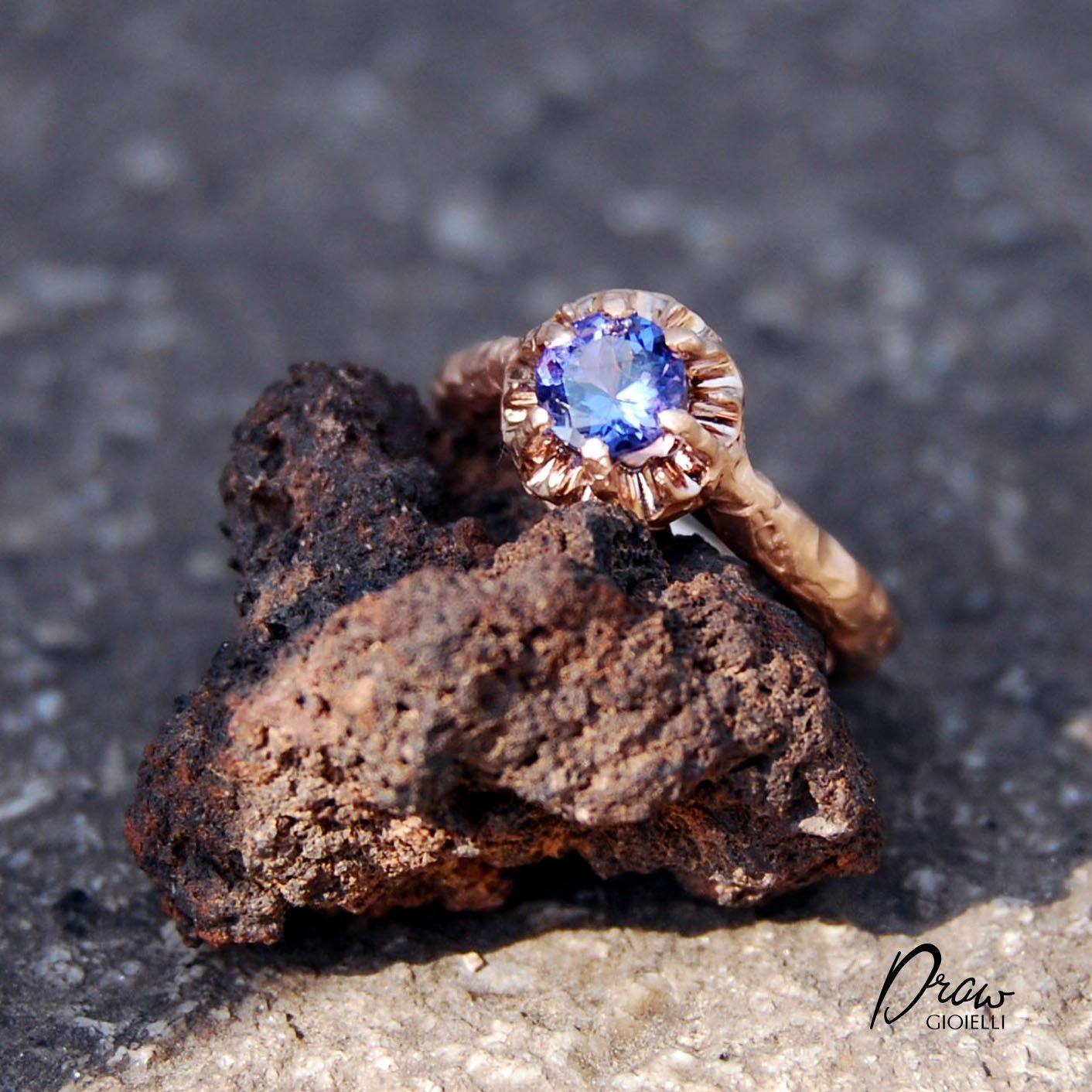 Solitario in oro con tanzanite
