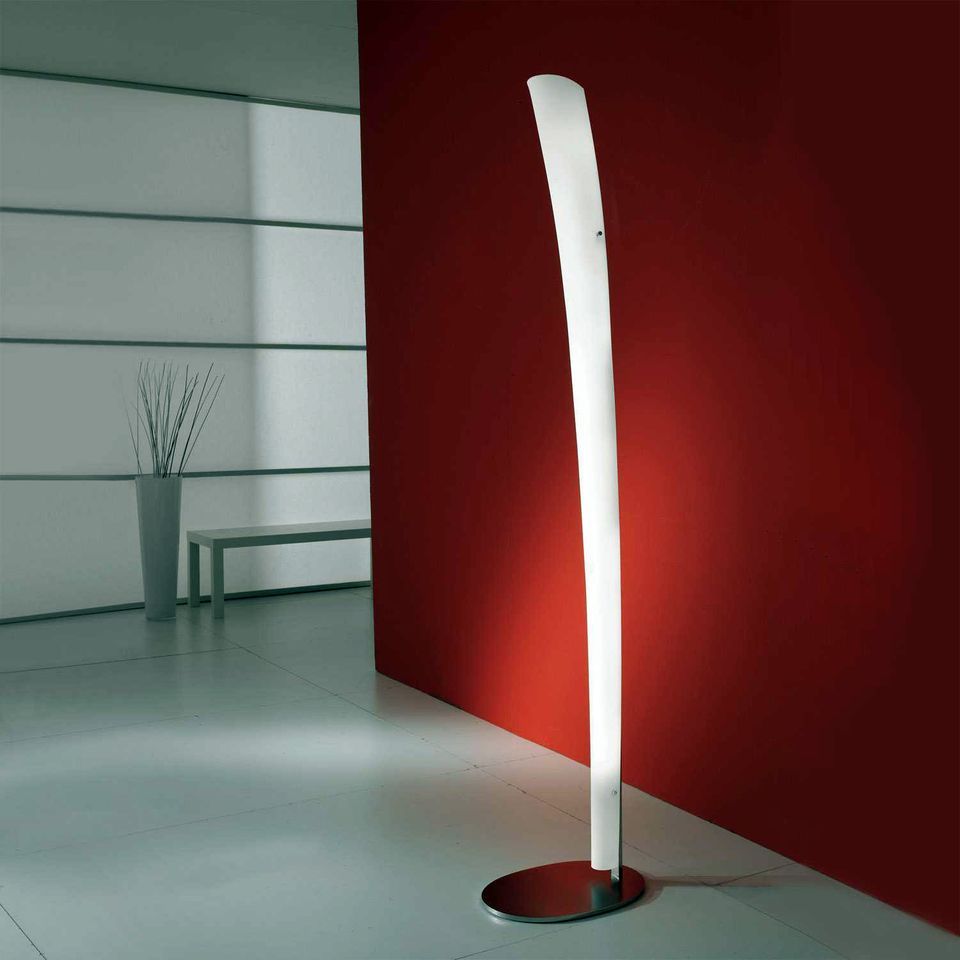 lampada da terra dal design moderno