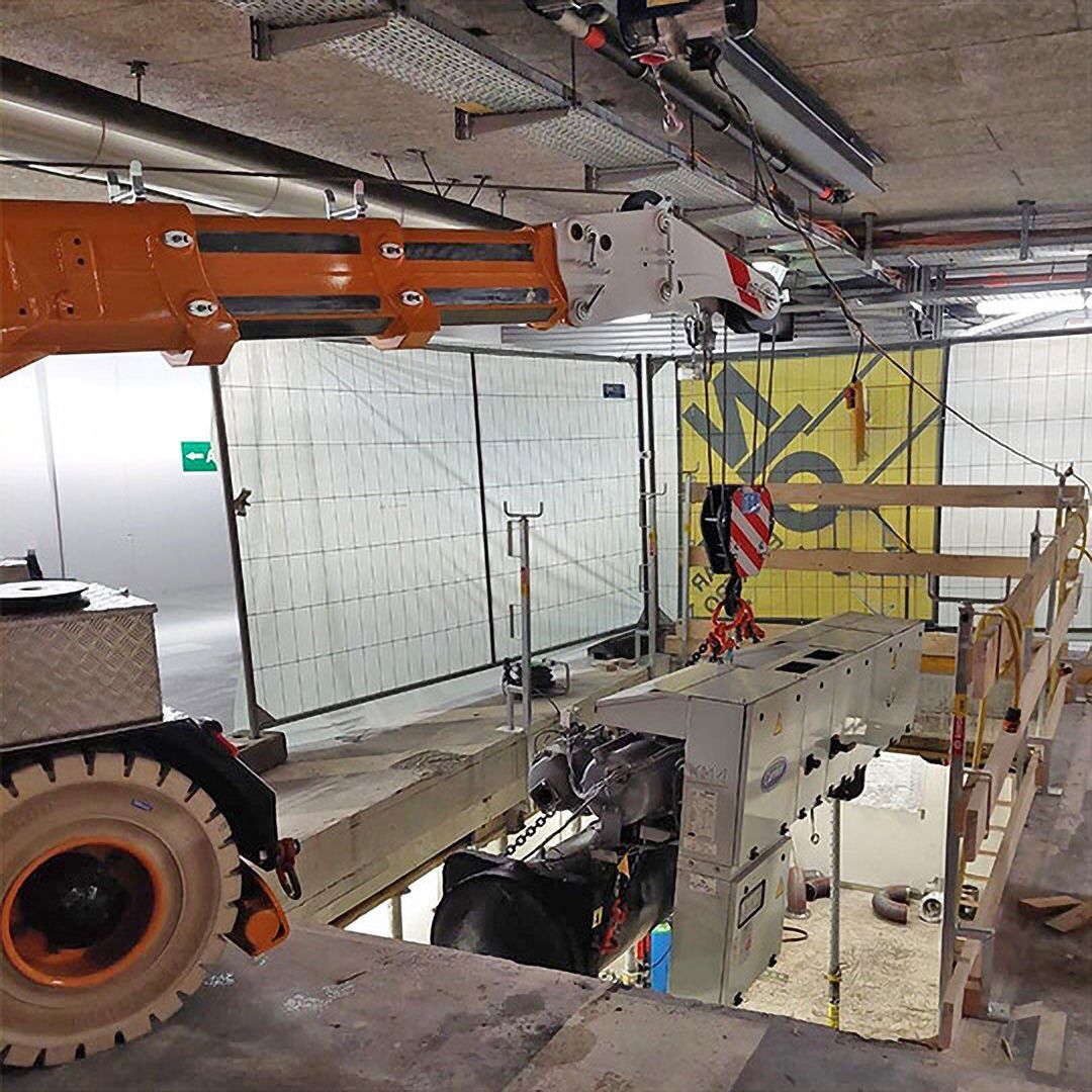 Scheffknecht Elektro Pick & Carry Kran im Einsatz in der Tiefgarage