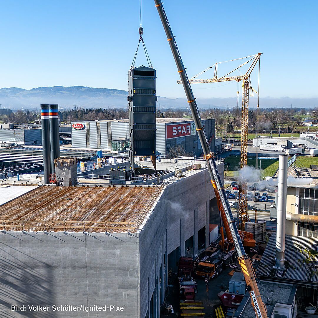 Scheffknecht Autokran beim Bau der Energiezentrale Ilg in Dornbirn Wallenmahd