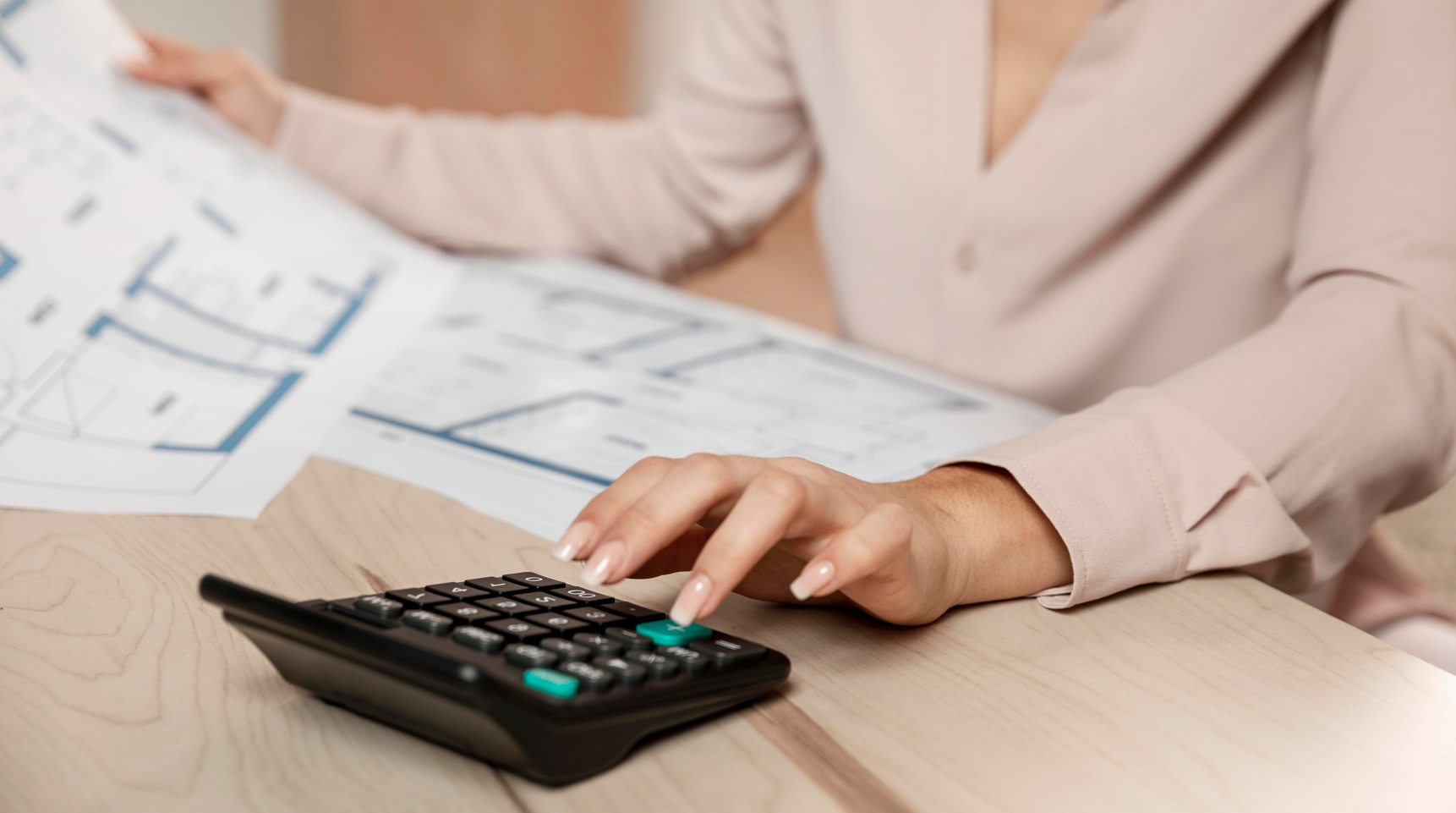 Su titular es la Cra. Verónica Edith Sánchez, egresada de la Universidad de Buenos Aires, con más de 30 años de experiencia en estudios contables y empresas, desarrollándose en diferentes áreas de la profesión, siendo el ámbito impositivo, la materia a la cual se ha dedicado en los últimos 20 años, con posgrado de Especialización en Finanzas Públicas y Derecho Tributario, de la Universidad de Belgrano.