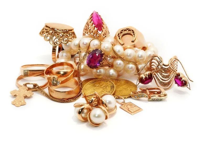Pearl and diamond rings displayed on a blue velvet jewelry tray
