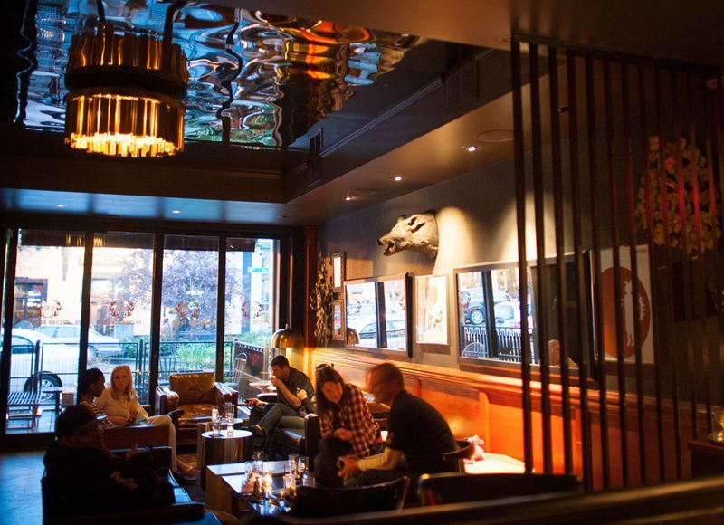 A group of people are sitting at tables in a restaurant.