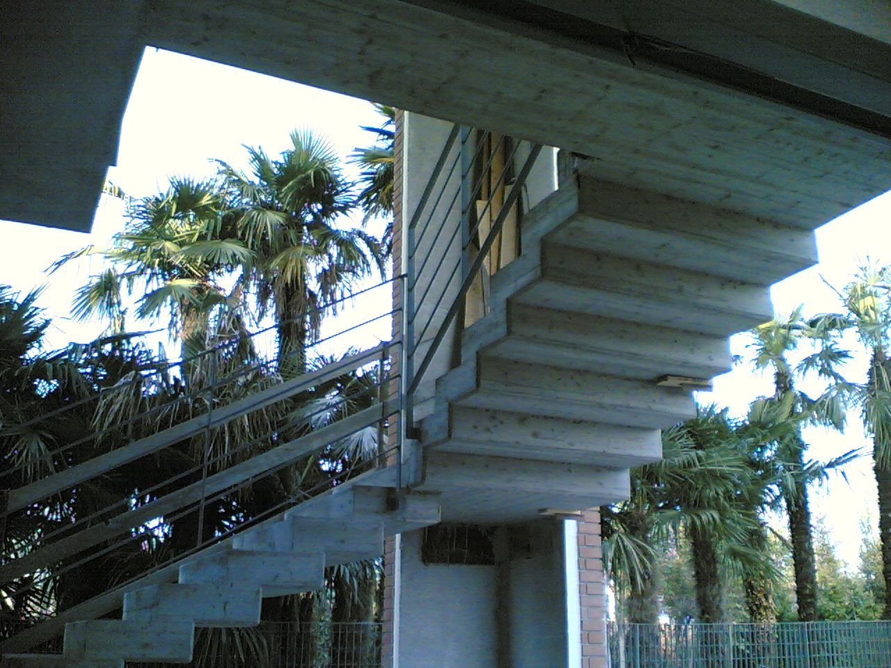 una rampa di scale in fase di costruzione