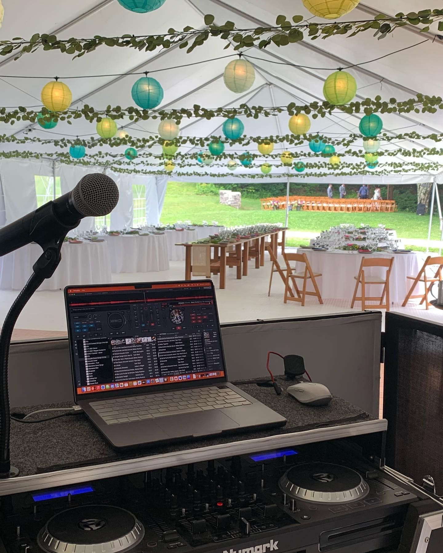 Mix it Up DJ & Cakes