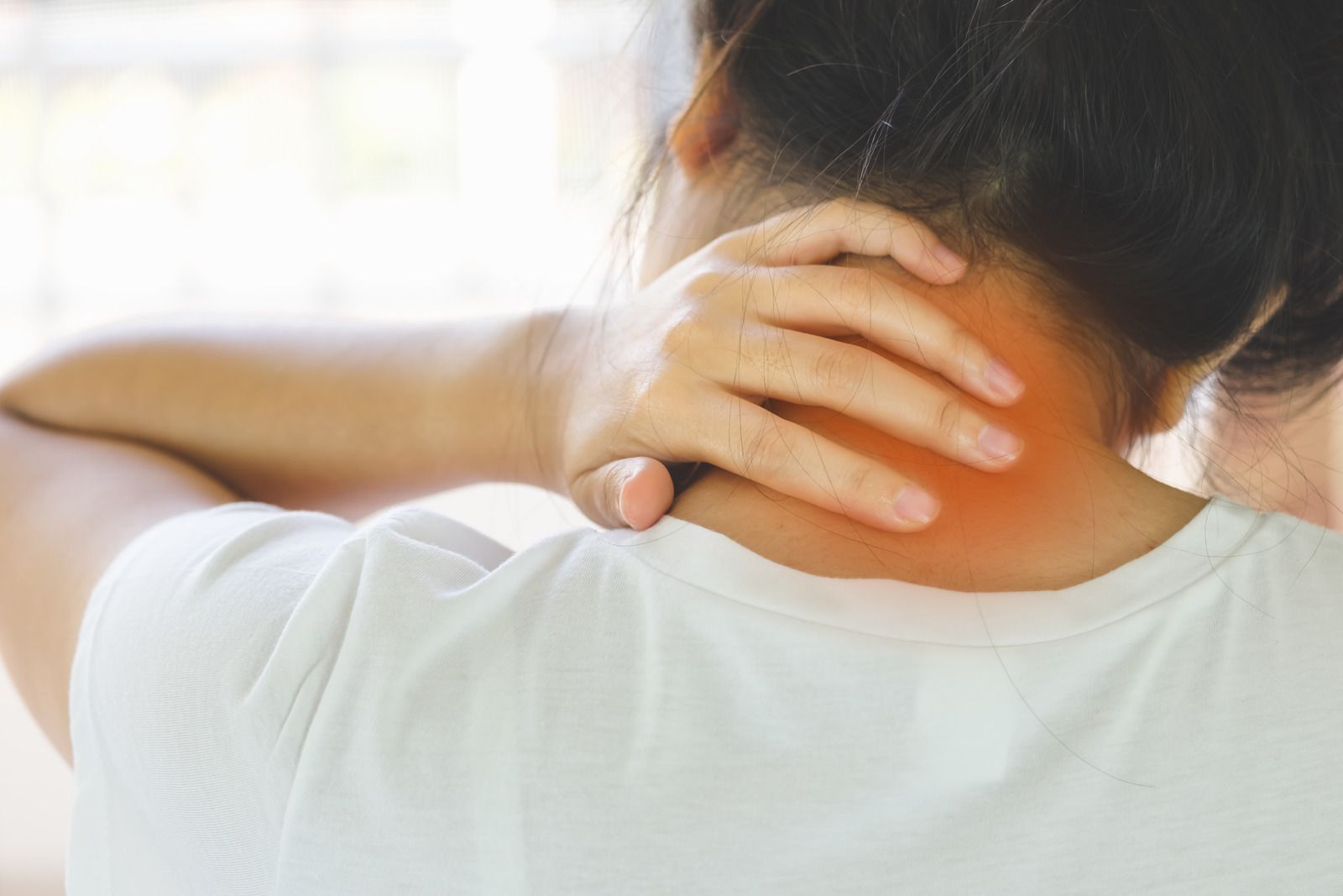 Woman holding her neck, appearing to be in pain. Red glow highlights painful area.