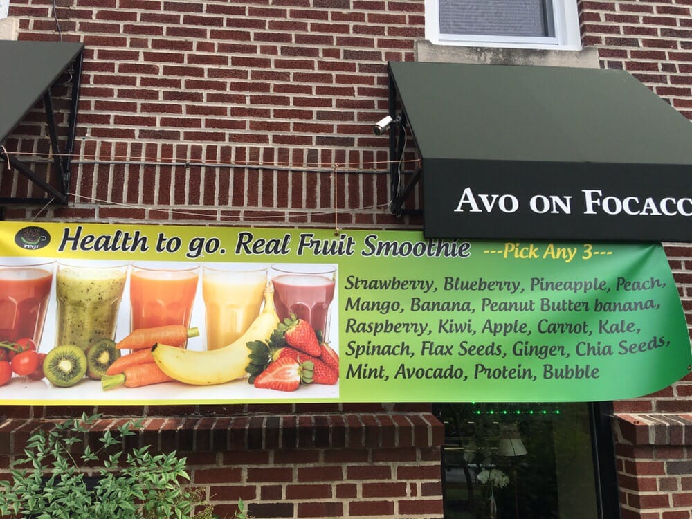 Pinji's Front store and smoothie banner