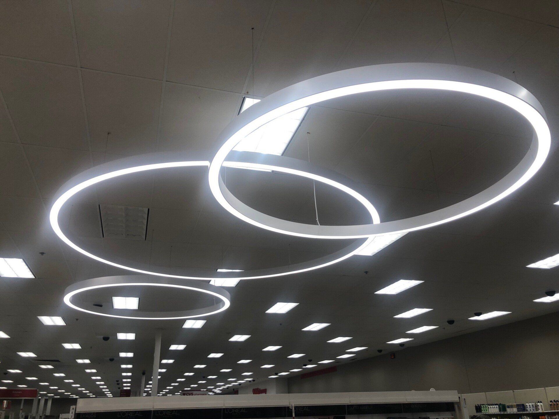 A ceiling with a lot of lights and circles on it