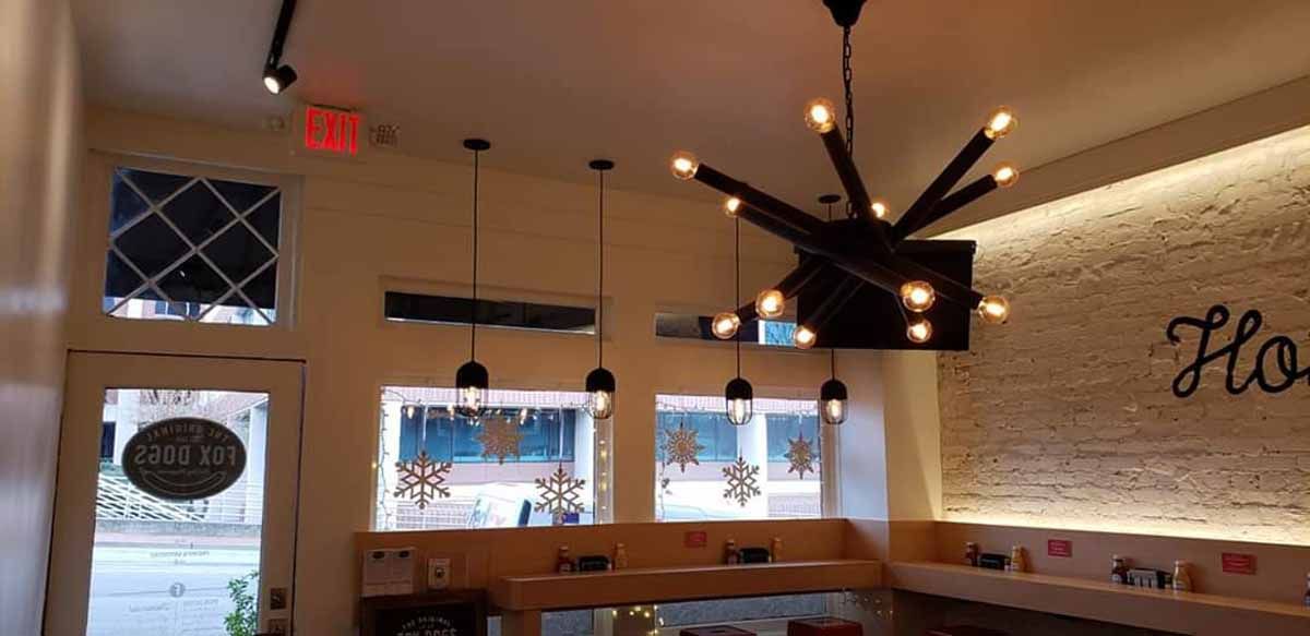 A restaurant with a chandelier hanging from the ceiling.