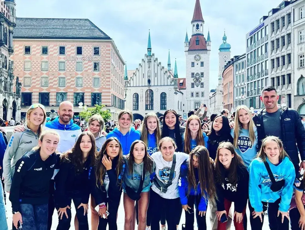 Group of people posing in front of a historic building in Munich, Germany.