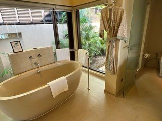 Hotel Bath Tub — Los Angeles, CA — Ben's Big Deal