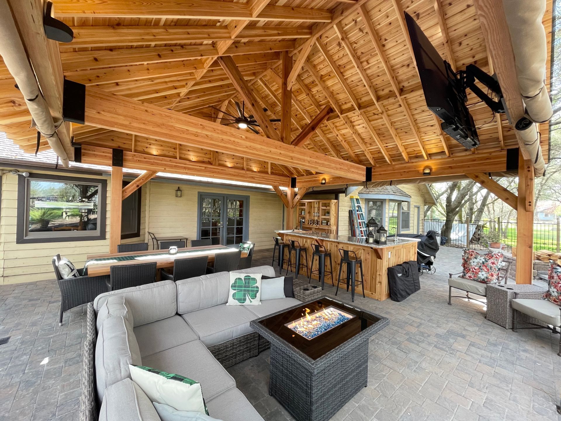 There is a fire pit in the middle of the living room.