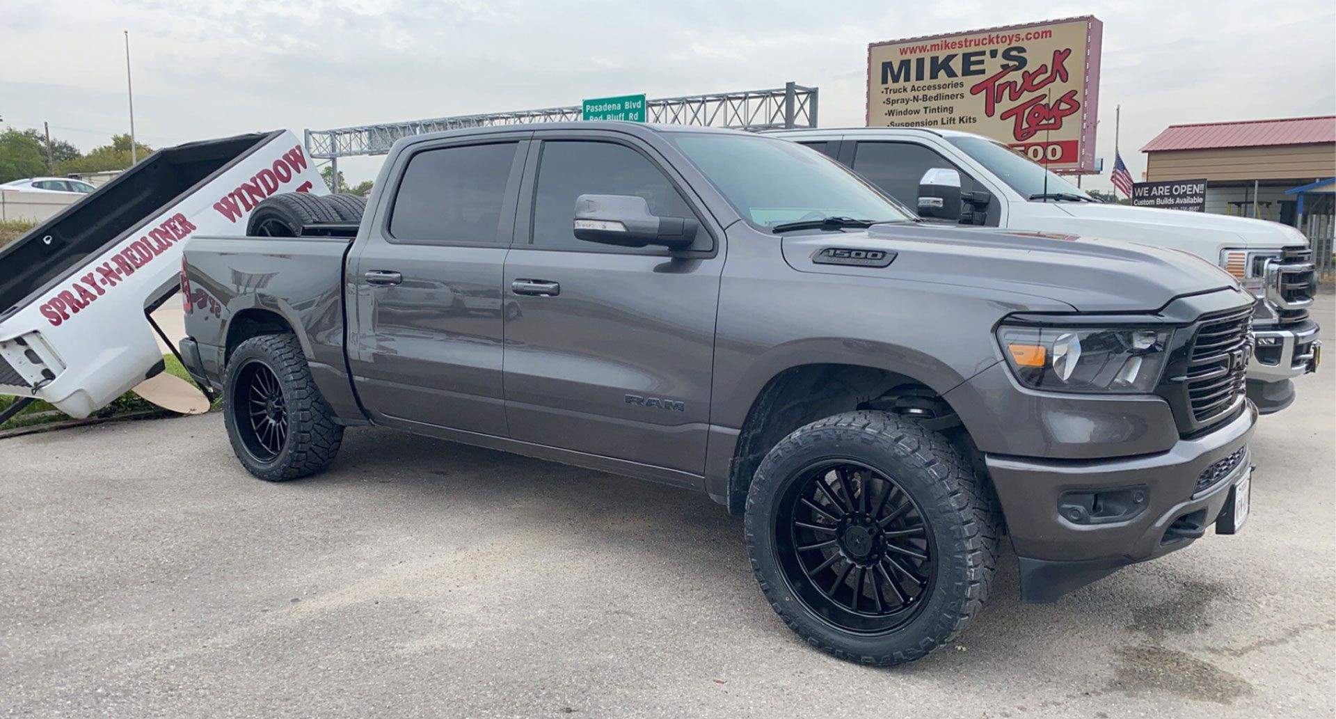 Gray  pickup truck 