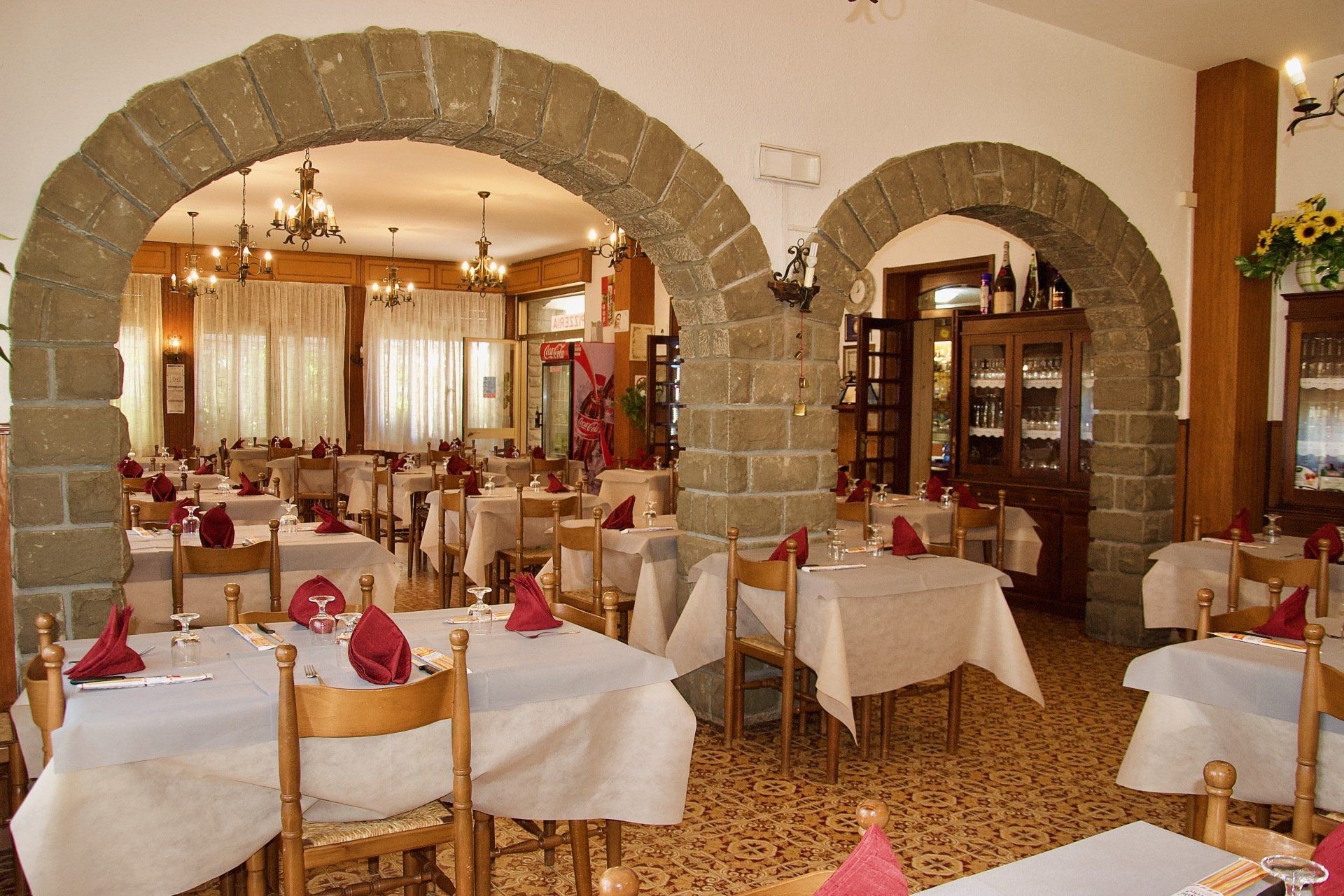 Interni di un ristorante con specialità al tartufo vicino a Bologna