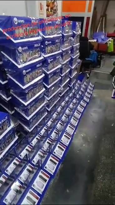 Exhibidores de acrílico con impresión en vinilo