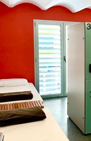 A room with beds and lockers with the number 3 and 4 on them