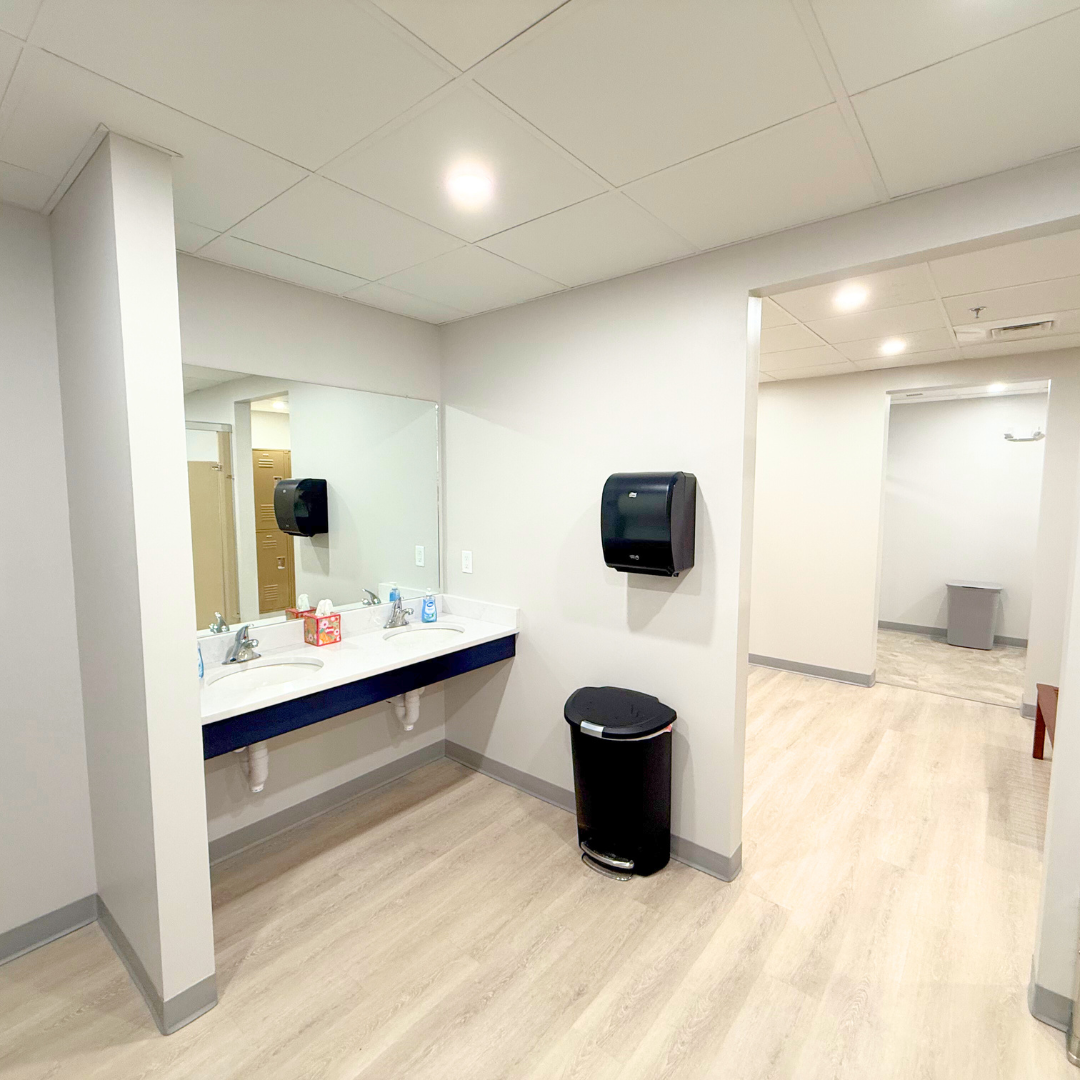 Ellington Racquet Club Bathrooms