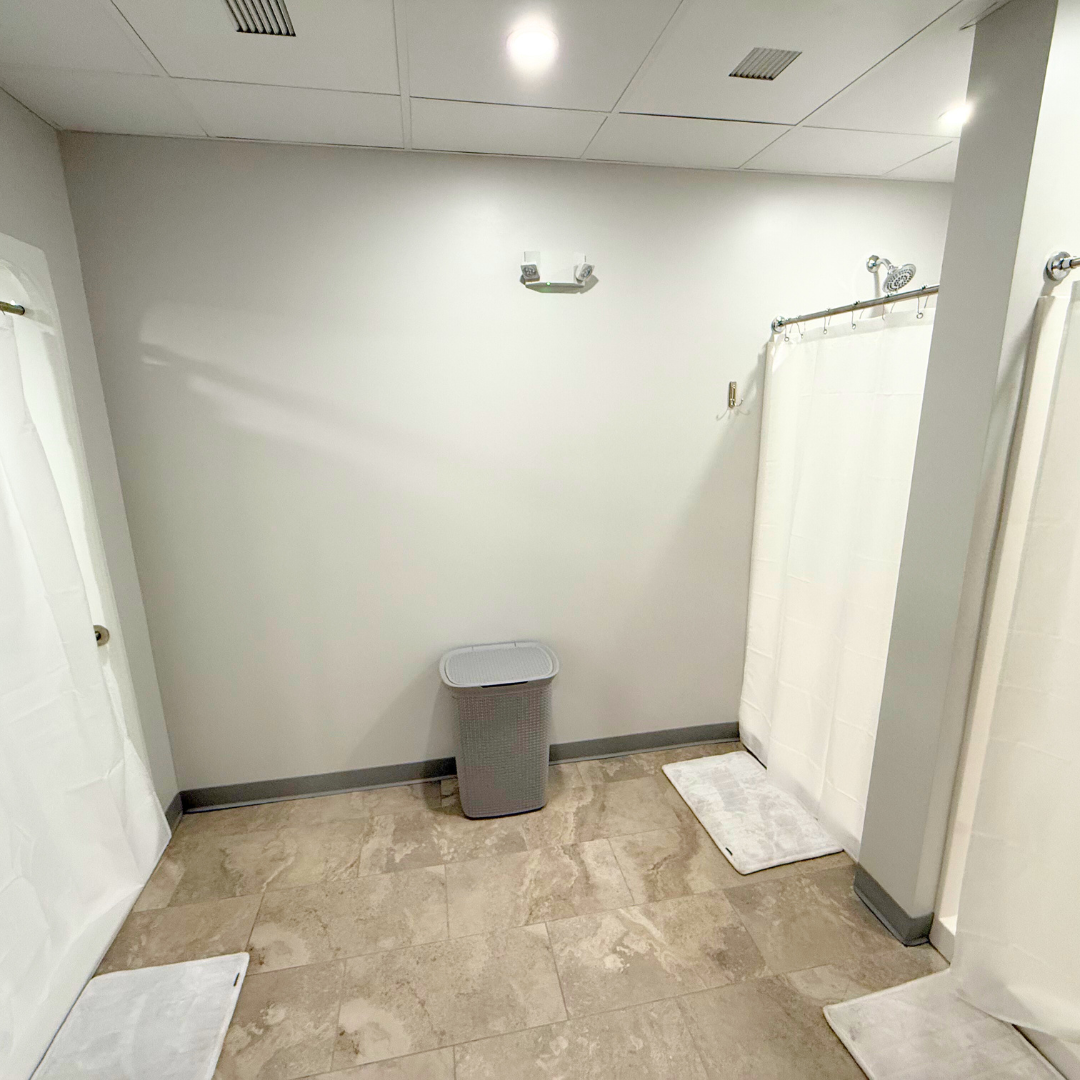 Ellington Racquet Club restroom