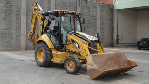 Locação de Retroescavadeira - TZ Rental