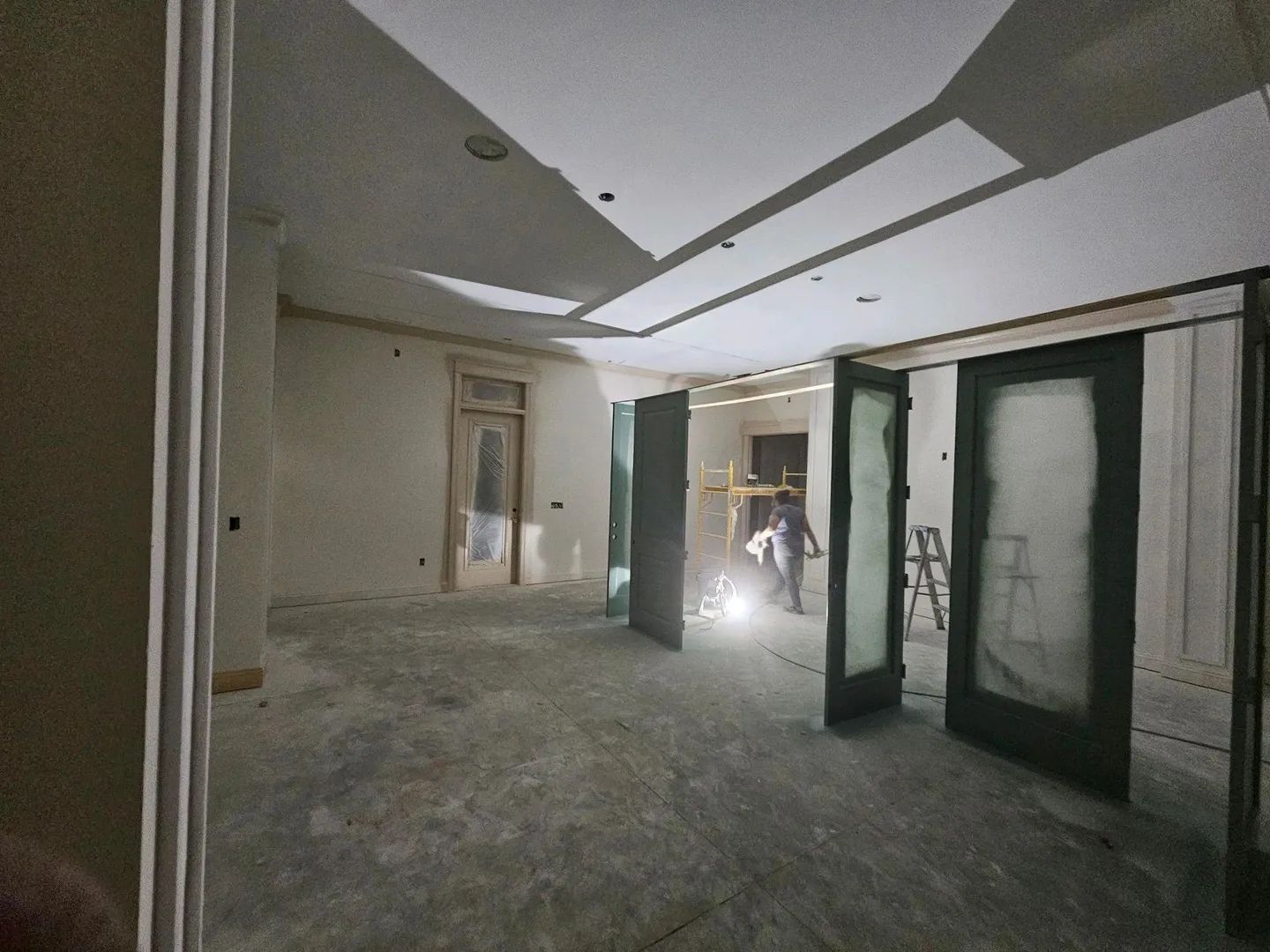 A large room with a lot of doors and a ceiling