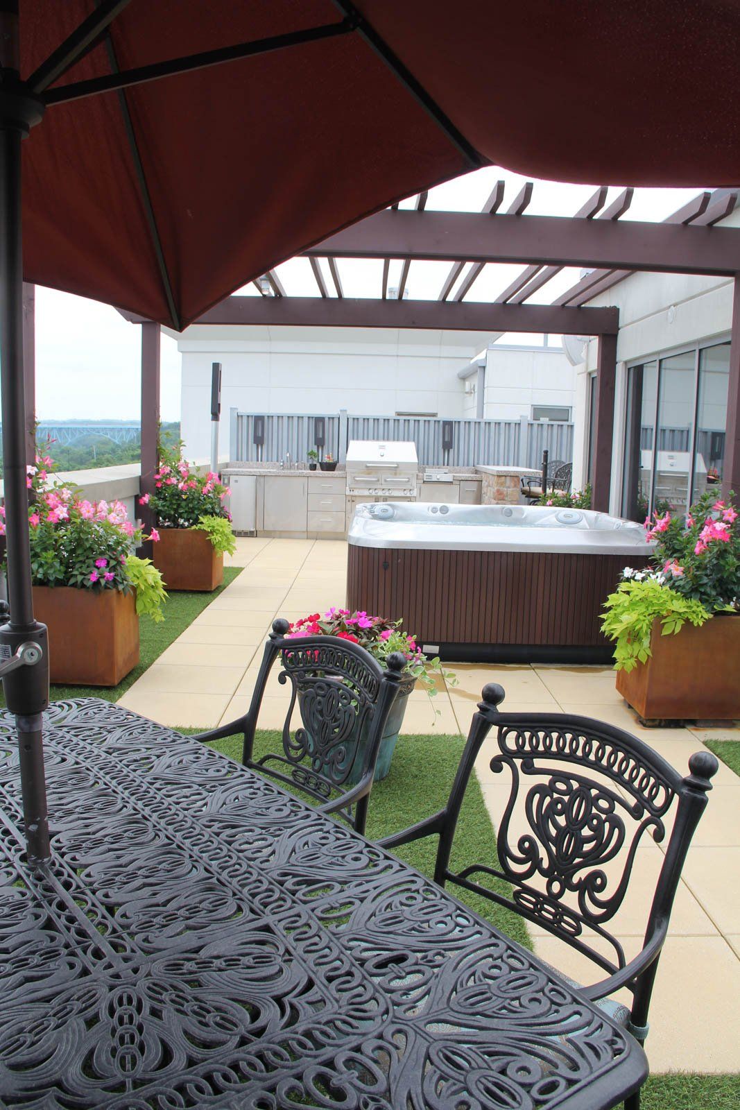 Northside lofts orudoor patio with hot tub