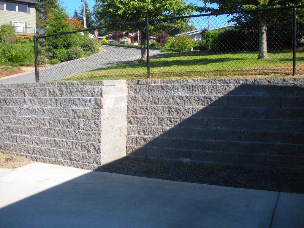 Retaining Wall with Comer Stone, Landscape Contractors