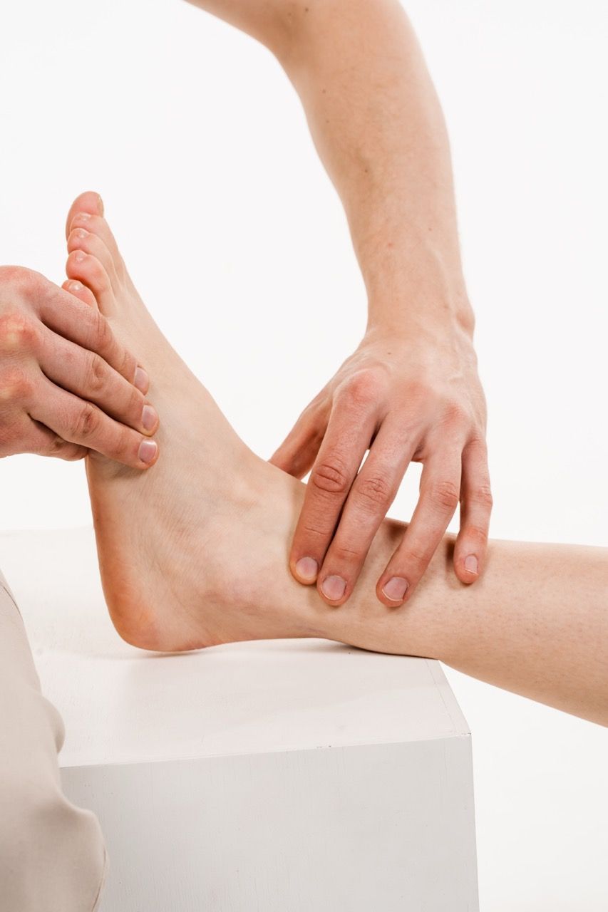 Examination of ankle and foot mobilisation for assessment of the volume of physiological movements.
